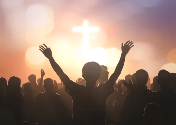 Dios y la obra de la Cruz deben estar en el centro de nuestra adoración